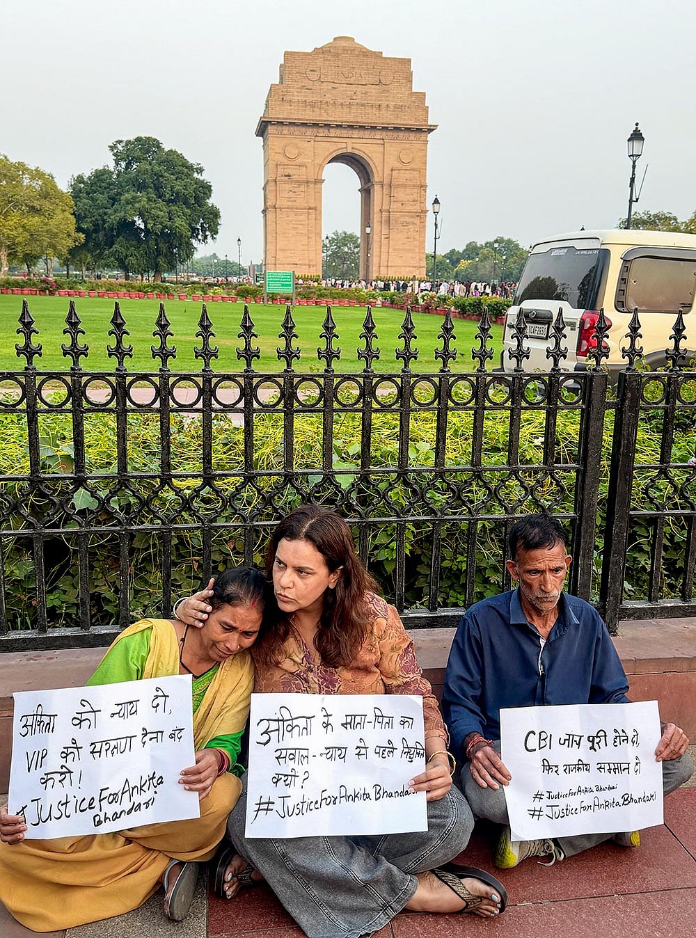 Ankita Bhandari parents protest at India Gate