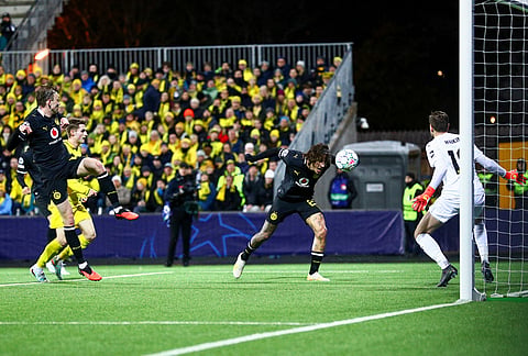 Borussia Dortmund's Fábio Silva and Bodø/Glimts keeper Nikita Haikin in action during the Champions League soccer match between Bodo/Glimt and Borussia Dortmund in Bodo, Norway, Wednesday, Oct. 14, 2026. 