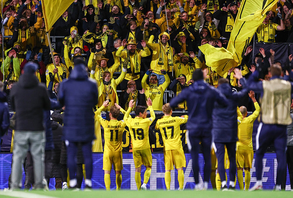 Bodo's players celebrate after winning the Champions League soccer match between Bodo/Glimt and Borussia Dortmund in Bodo, Norway, Wednesday, Oct. 14, 2026.  - | Photo: Mats Torbergsen/NTB via AP