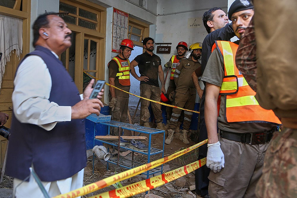 Pakistan school building collapse