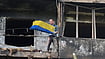 | Photo: AP/Efrem Lukatsky : A man hangs out the national flag at his damaged apartment balcony after a missile strike during Russia's night air attack in Kyiv, Ukraine, Wednesday, Oct. 14, 2026.