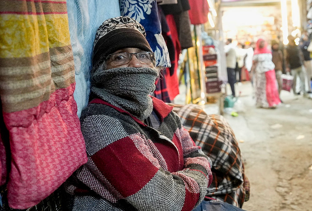 Srinagar residents bundle up as early winter cold sets