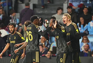 | Photo: AP/Lalo R. Villar : Juventus' Randal Kolo Muani, second right, celebrates after scoring his side's second goal during the Europa League soccer match between Celta Vigo and Juventus in Vigo, Spain, Thursday, Oct. 15, 2026.