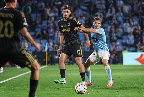 Celta's Aleix Febas, right, challenges for the ball with Juventus' Kerim Alajbegovic during the Europa League soccer match between Celta Vigo and Juventus in Vigo, Spain, Thursday, Oct. 15, 2026. 