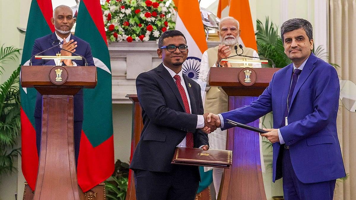 Officials from India and the Maldives exchange the bilateral currency-swap agreement during Maldivian President Mohamed Muizzu’s state visit to India in October 2024 -  | File Photo
