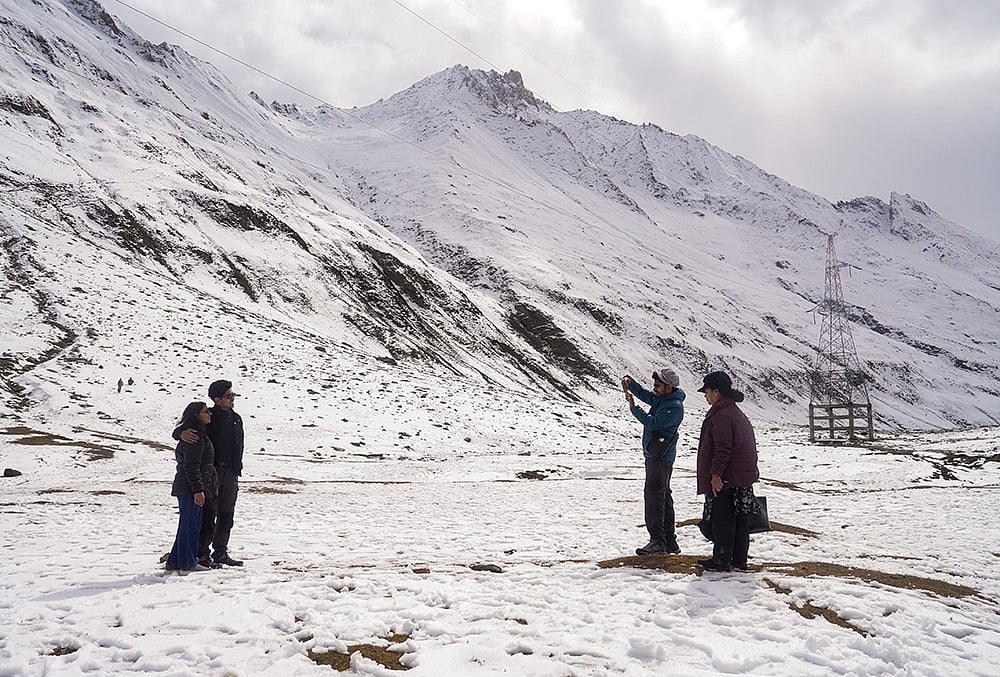 Zojila Pass Zero Point snow