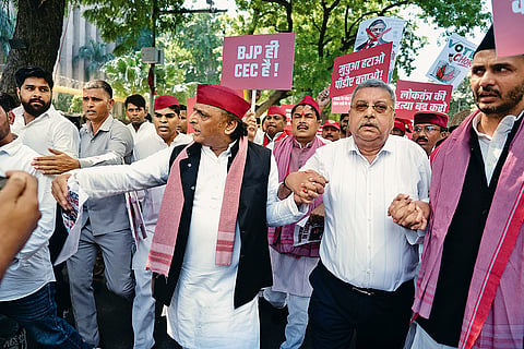 Joining Hands: Samajwadi Party’s Akhilesh Yadav (left) and Trinamool Congress’ Kalyan Banerjee joining the protest