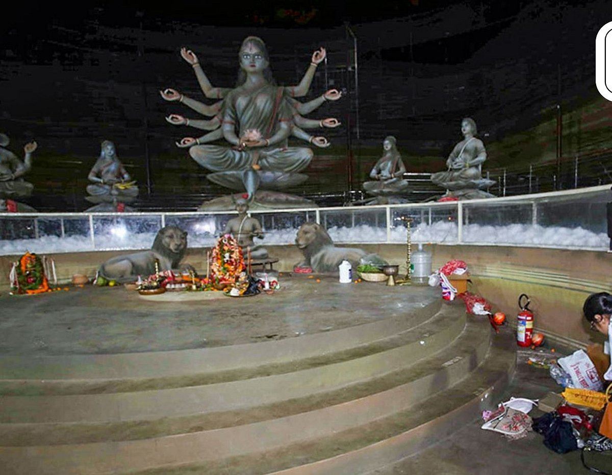 PTI  : At least 19 people were killed in a stampede at Kolkata’s Chorbagan pandal 