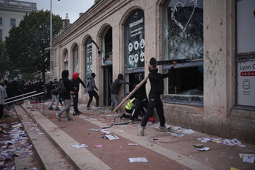 Violent protests in France