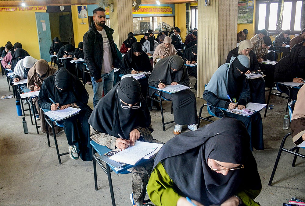 Class 10th annual Board examinations begin in Srinagar