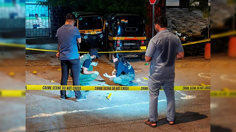 Police and forensic officials conduct investigation at the crime scene where gunmen opened fire at Bollywood actor Tiger Shroff, near Pushpa Park under Juhu police station - PTI Photo