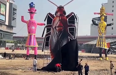Delhi Pitampura Ramlila To Burn 30-Foot Cockroach Effigy For Cleanliness Message
 - Screengrab CSR Journal