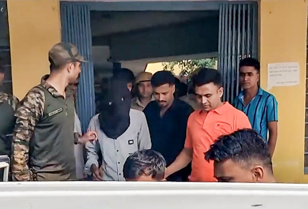 Tiger Shroff Firing Probe: Four More Held In Mumbai Weapon Supply Case ...