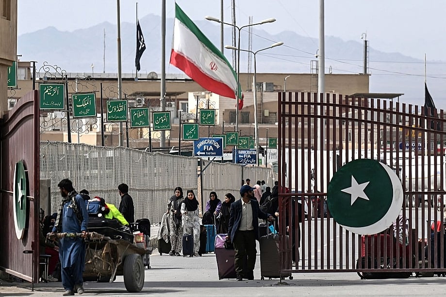 Around 2,000 trucks are stranded after Pakistan halted commercial trade at two crossings with Iran. - X