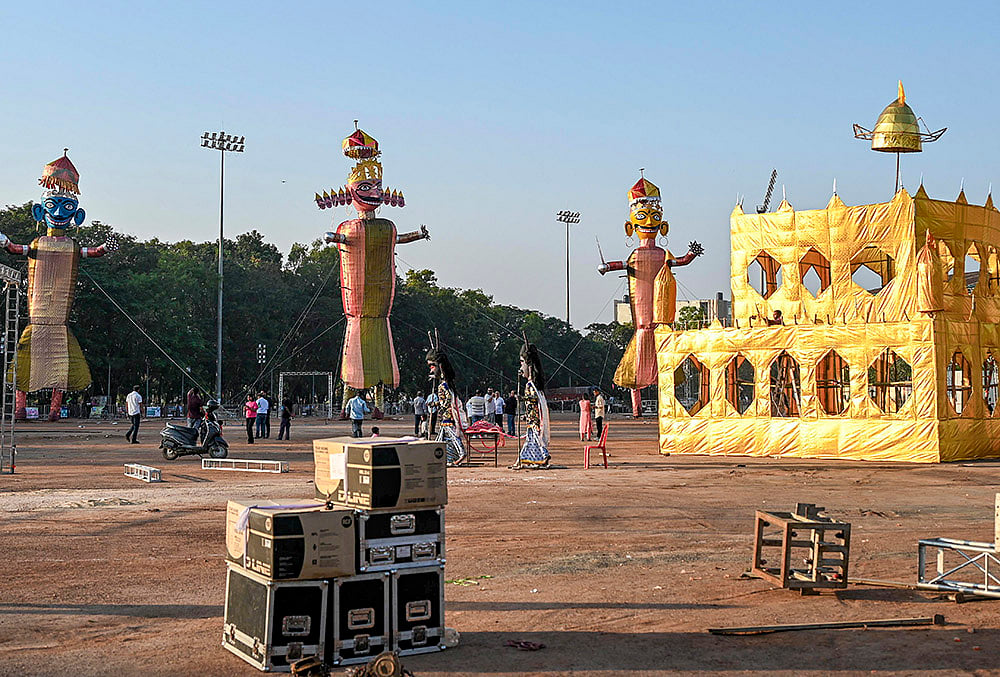 Workers install effigies of demon king ‘Ravana’ ahead of the ‘Dussehra’ festival, in Ranchi, Monday, Oct. 19, 2026. 
 - | Photo: PTI