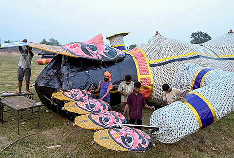 Artisans prepare an effigy of demon king 'Ravan' amid preparations for the 'Dussehra' festival, in Jabalpur, Madhya Pradesh, Sunday, Oct. 18, 2026. 

