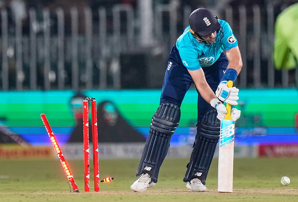 Pak vs Eng 2nd odi Cricket Pakistan Tri-Series highlights-Joe Root 