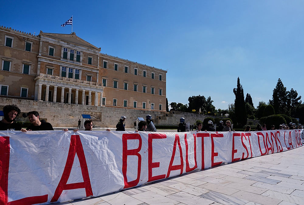 
greek civil servants protest