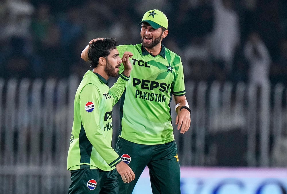 Pak vs Eng 2nd odi Cricket Pakistan Tri-Series highlights-Shaheen Shah Afridi