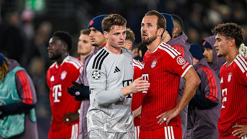 Bayern Munich's Harry Kane and goalkeeper Jonas Urbig react after the Champions League opening phase soccer match between Viking and Bayern Munich in Stavanger, Norway, Tuesday Oct. 13, 2026.  - | Photo: Carina Johansen/NTB via AP