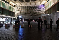 | Photo: AP/Emma Da Silva : Policemen patrol during an overnight curfew in Paris, Tuesday, Oct. 20, 2026. 
