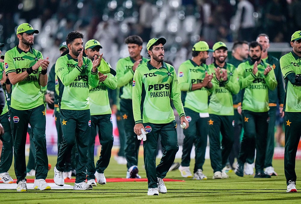 Pak vs Eng 2nd odi Cricket Pakistan Tri-Series highlights-Arafat Minhas