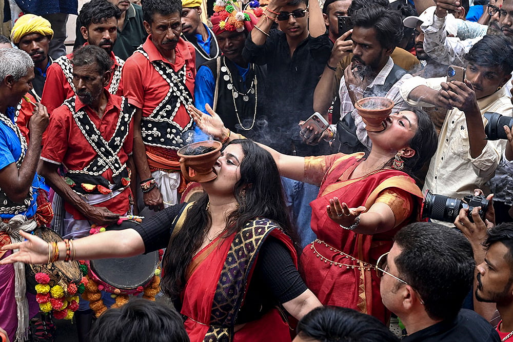 Dhunuchi Dance