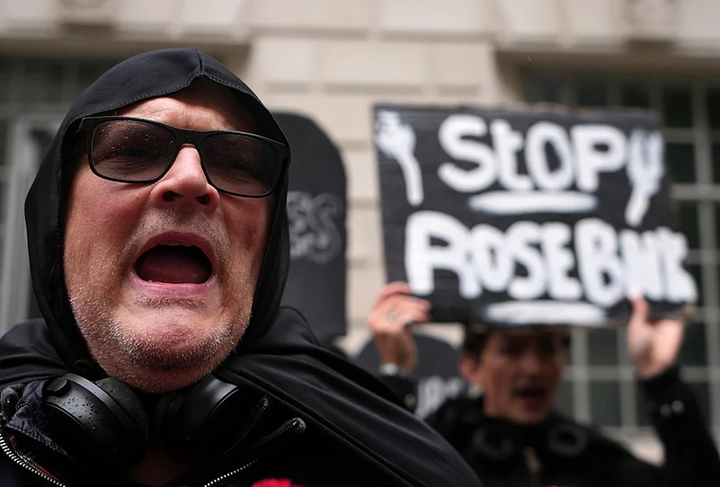 Protest Against Fosil In Photos: Climate Activists Protest Britain’s North Sea Gas Project ...