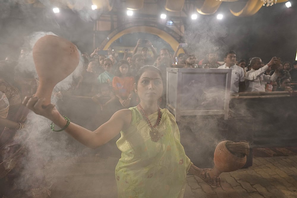 Dhunuchi dance