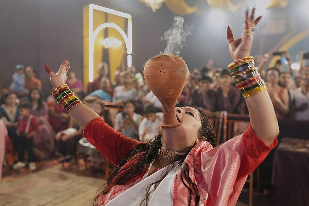 Dhunuchi dance