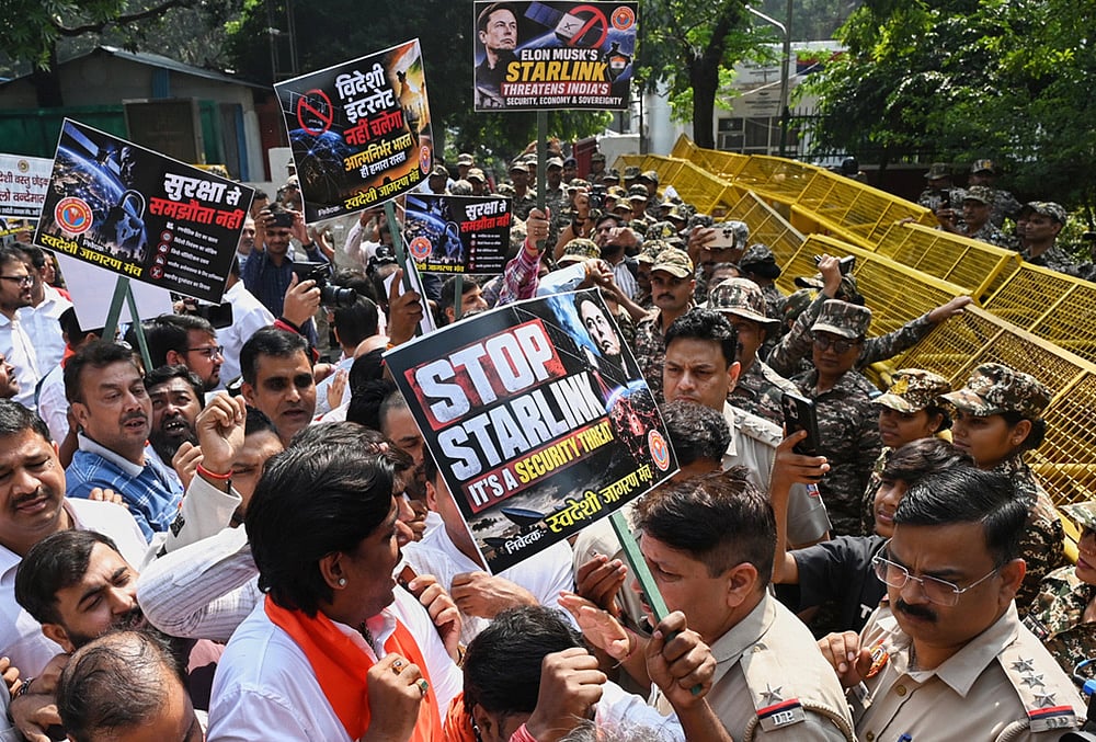 delhi chanakyapuri protest today
