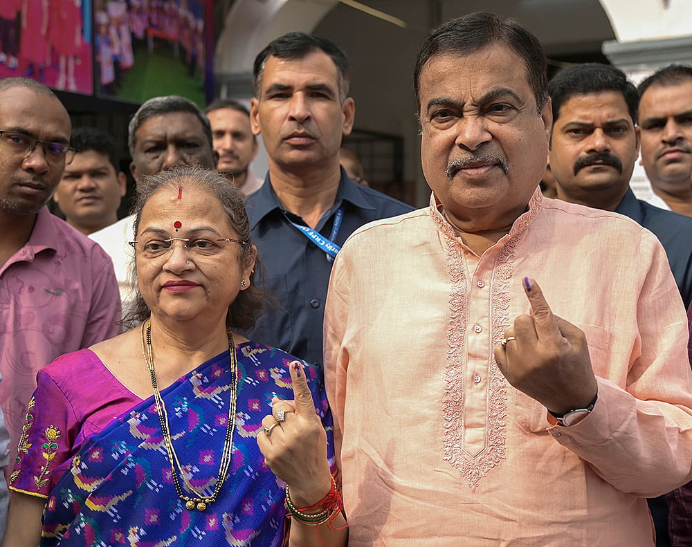 MLC polls Gadkari casts votes in Nagpur Graduates’ constituency