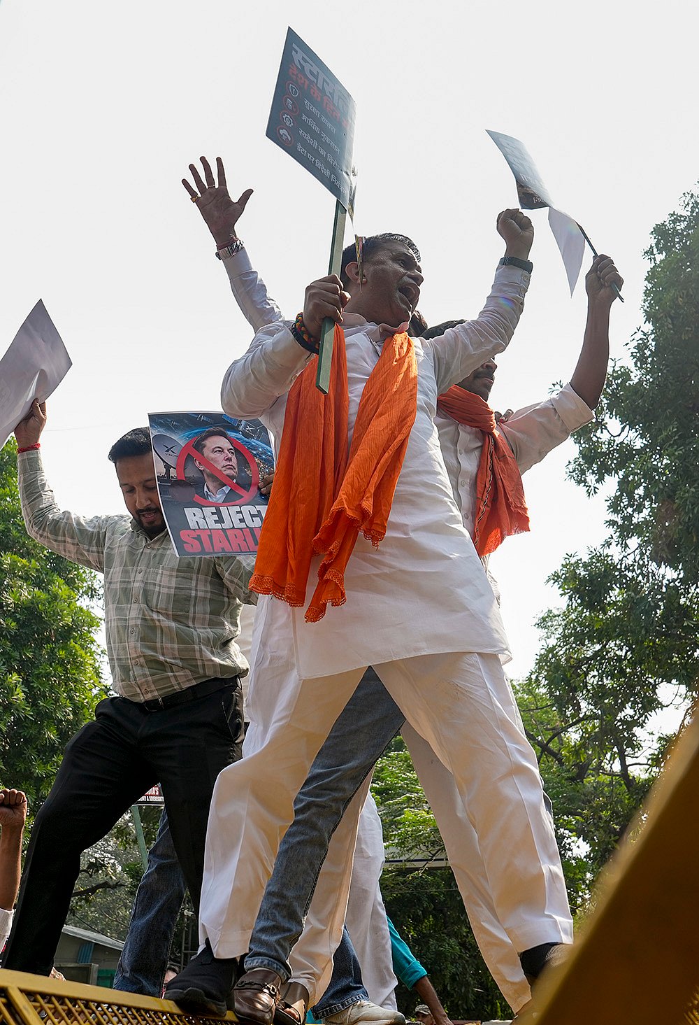 delhi starlink protest photos
