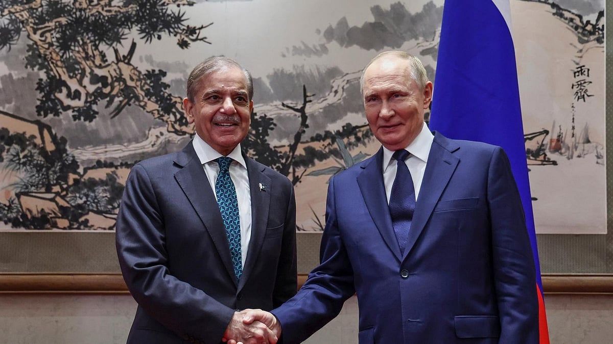 Pakistan Prime Minister Shehbaz Sharif meets Russian President Vladimir Putin -  | Associated Press of Pakistan (APP)