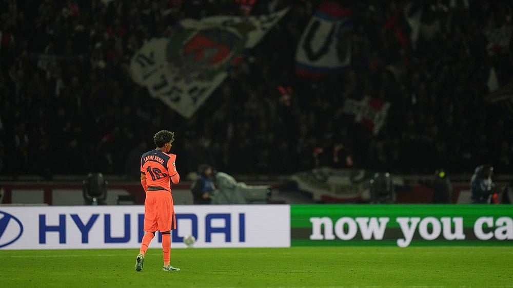 Barcelona's Lamine Yamal gestures end of the Champions League opening phase soccer match between Paris Saint-Germain and FC Barcelona in Paris, Tuesday, Oct. 20, 2026.  - | Photo: AP/Thibault Camus
