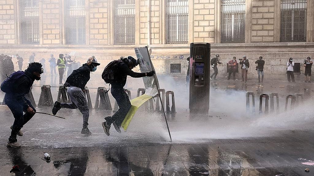 Police use a water cannon during a demonstration against rising living costs in Rennes, France, on October 24, 2026. -  | Jeremias Gonzalez/AP