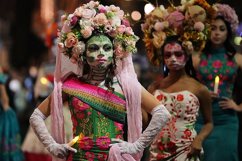 A group of women dressed as Catrinas participate in a parade during a Día de Muertos celebration at Pike Place Market, Friday, Oct. 23, 2026, in Seattle. - Photo: AP/Lindsey Wasson
