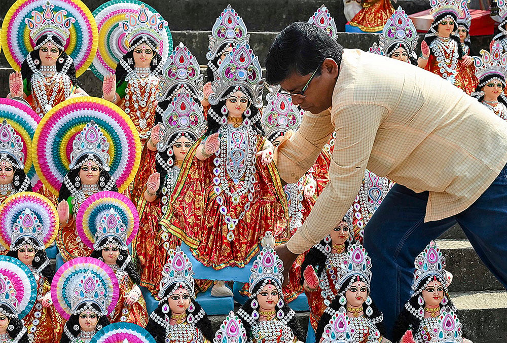 idols of Goddess Lakshmi for sale