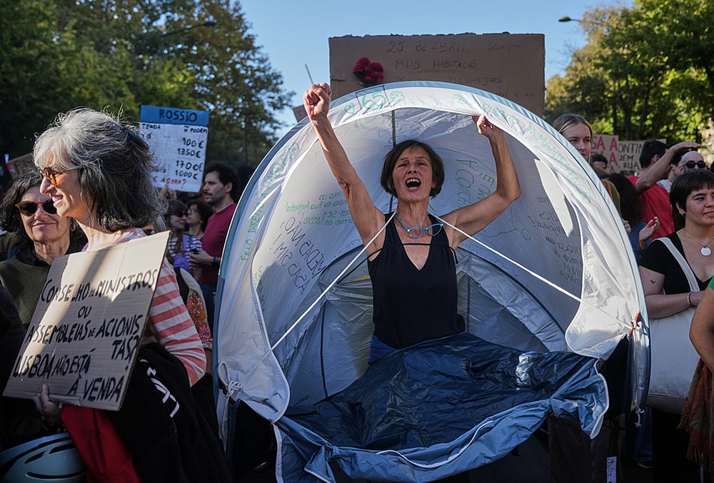 protest to demand affordable housing in Lisbon