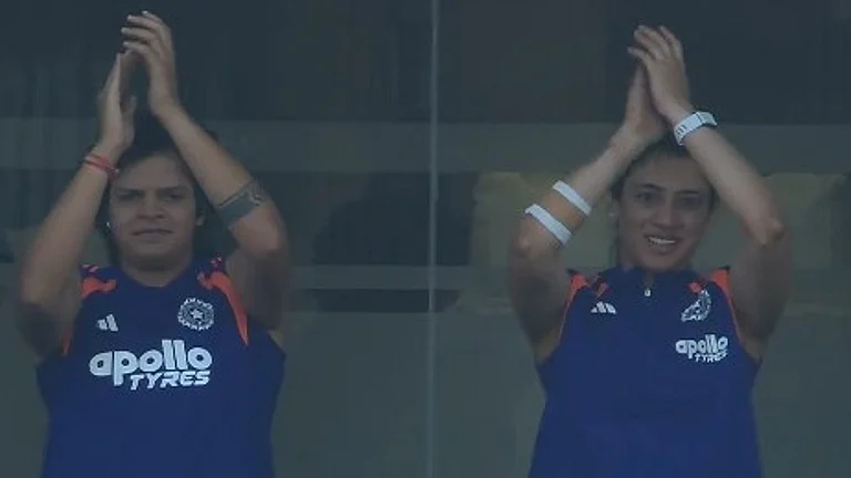 Smriti Mandhana applauded Harmanpreet Kaur as the latter scored a century during India vs Zimbabwe 2nd ODI. - BCCIWomen/X