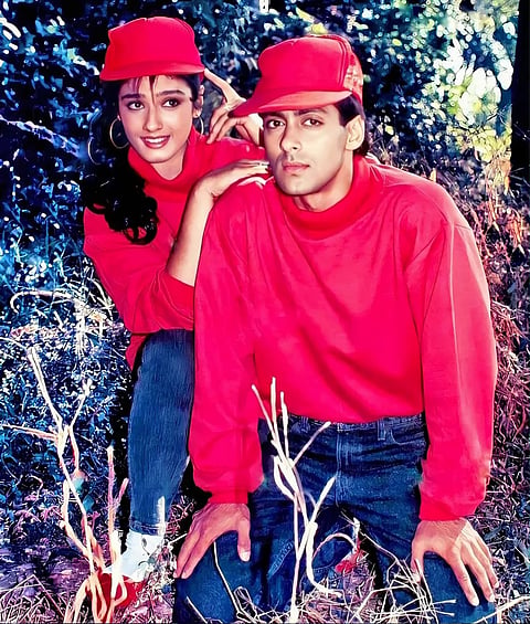 A still from Patthar Ke Phool.