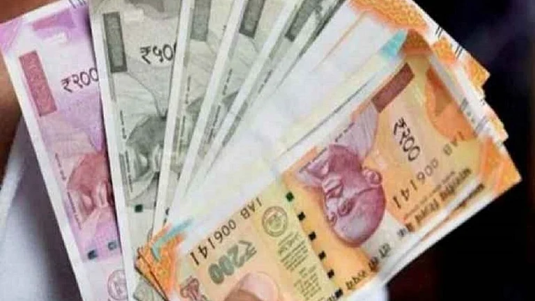 Rupee falls 7 paise to 95.22 against US dollar in early trade - null