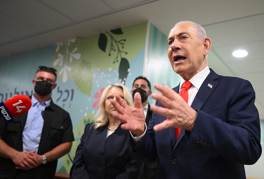 Netanyahu vs Eisenkot polls