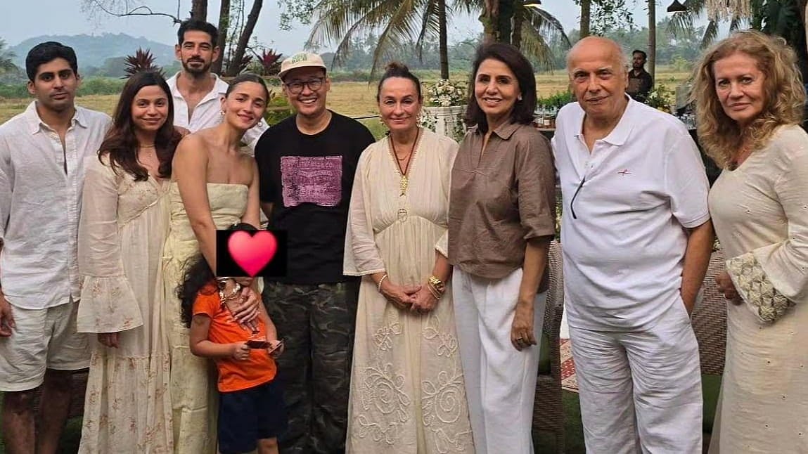 Alia Bhatt Goa Vacation - Reddit