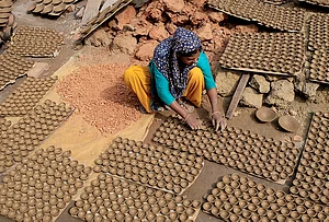 | Photo: PTI : An artisan arranges earthen lamps to dry in the sun ahead of 'Diwali' festival, in Gurugram, Haryana, Tuesday, Oct. 27, 2026.