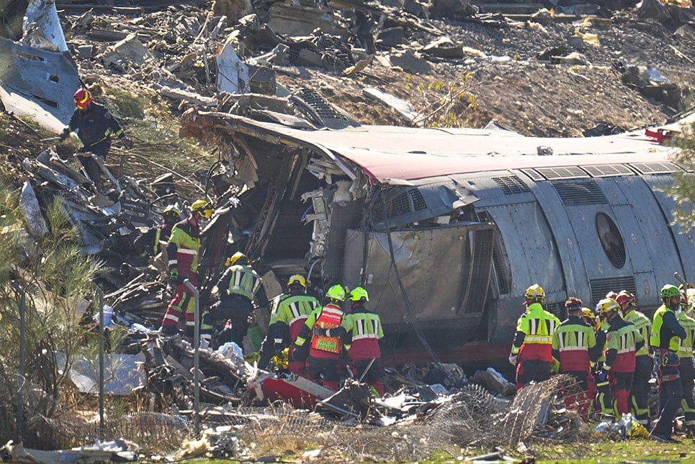 | Photo: AP/Manu Fernandez : Emergency services work at the scene of a collision between two trains in Urda, Spain, Wednesday, Oct. 28, 2026.