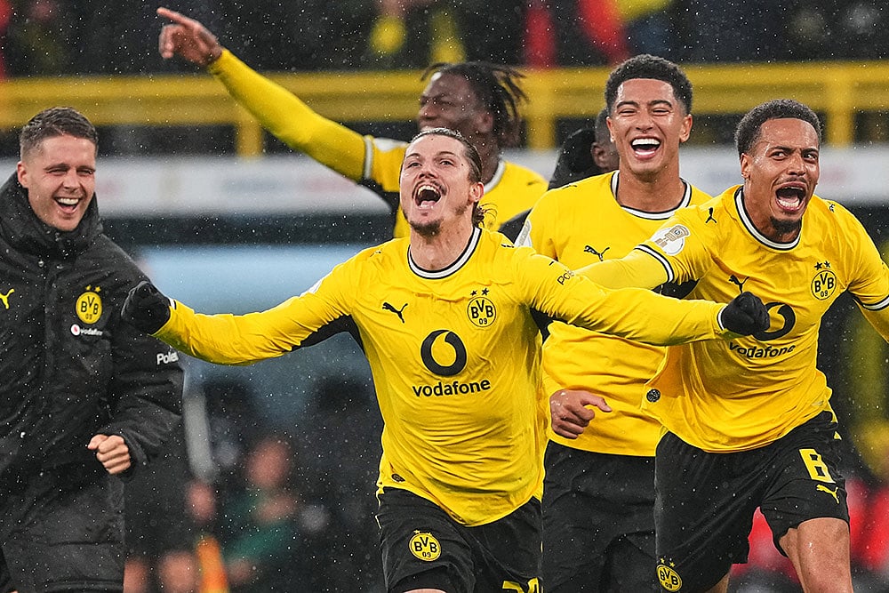 Dortmund's Marcel Sabitzer celebrates after scoring the winning final goal in additional time during the German soccer cup match between Borussia Dortmund and Werder Bremen in Dortmund, Germany, Tuesday, Oct. 27, 2026. - | Photo: AP/Martin Meissner