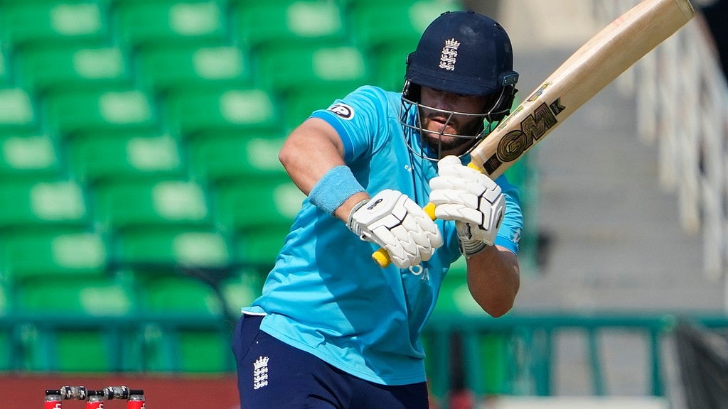 K.M. Chaudary/AP Photo : Englands Ben Duckett bats during the tri-series one-day international cricket match between Sri Lanka and England.