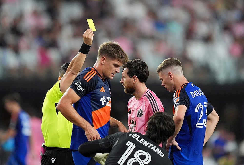 FC Cincinnati vs Inter Miami MLS match action highlights-Lionel Messi yellow card