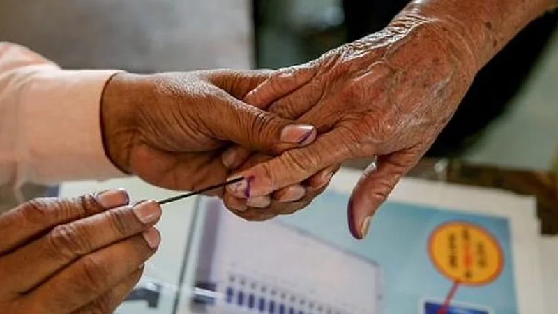 UP Polls: Agra Cantonment Seat Gets A Transgender Candidate